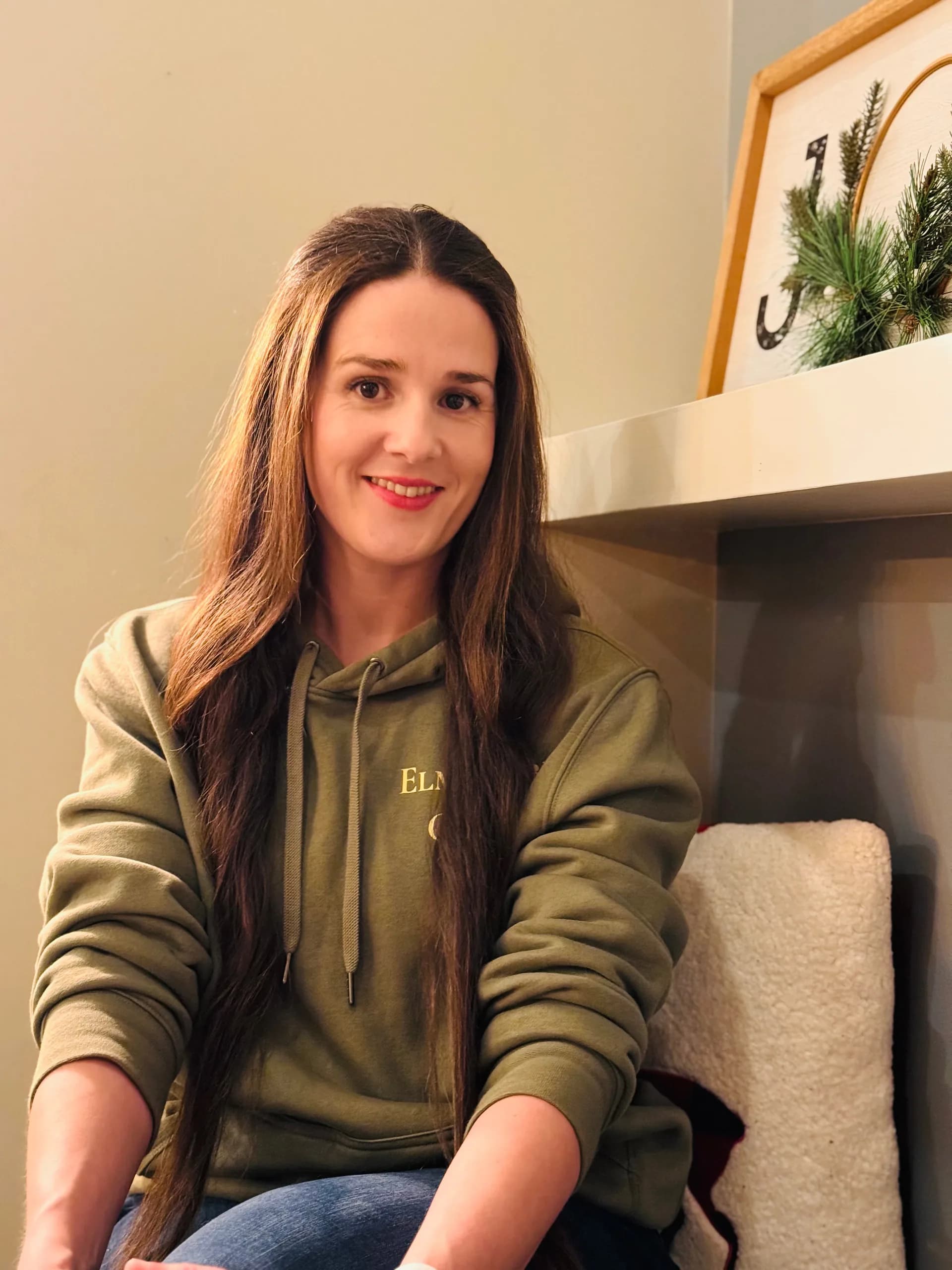 Leanne, founder of Elm & Ember Candles